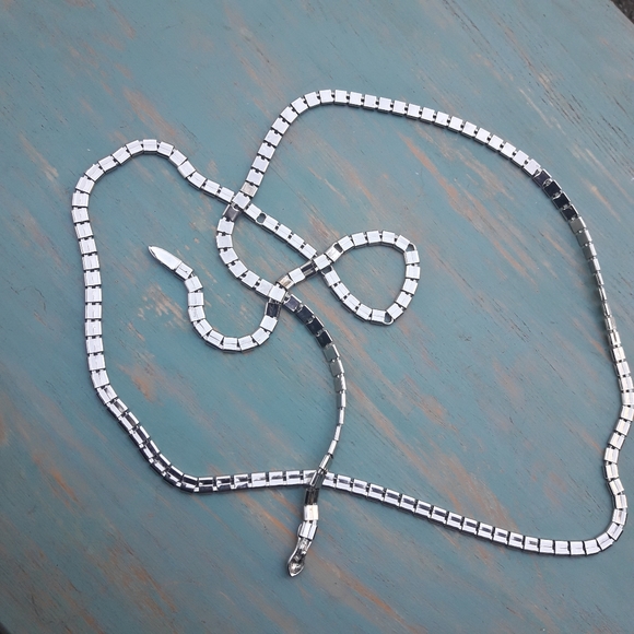 Chain Metal Belt Slinky Shiny Snaky Belt in Silvery Metal Could be Long Necklace - Picture 7 of 15